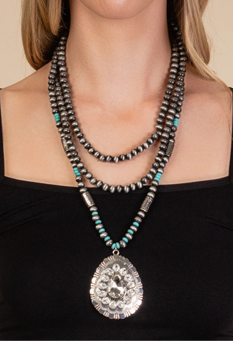 Silver necklace with bling pendant